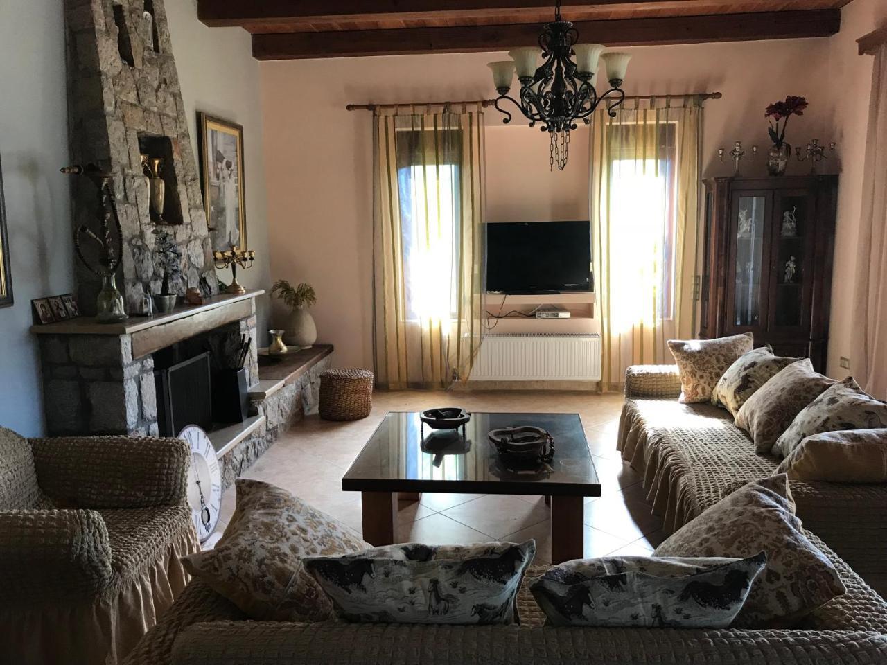 Villa Loy Loy House à Koilás Extérieur photo